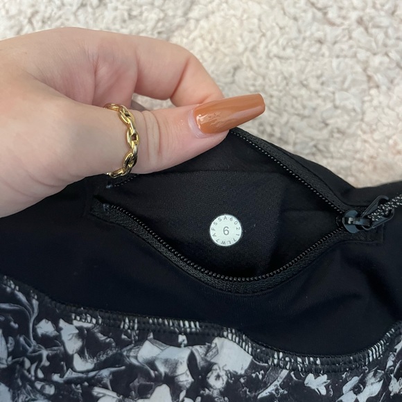 Lululemon Speed Up Shorts 2.5” - Picture 3 of 3